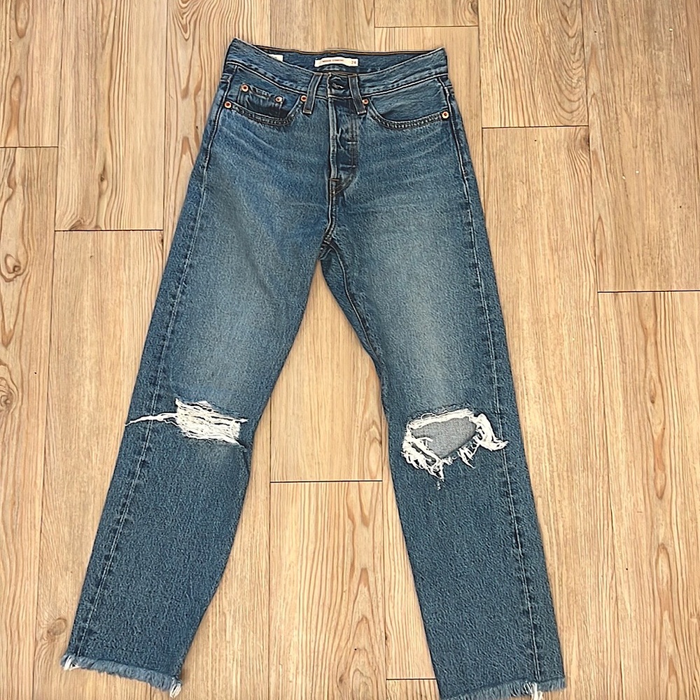 Levi’s wedgie straight size 24